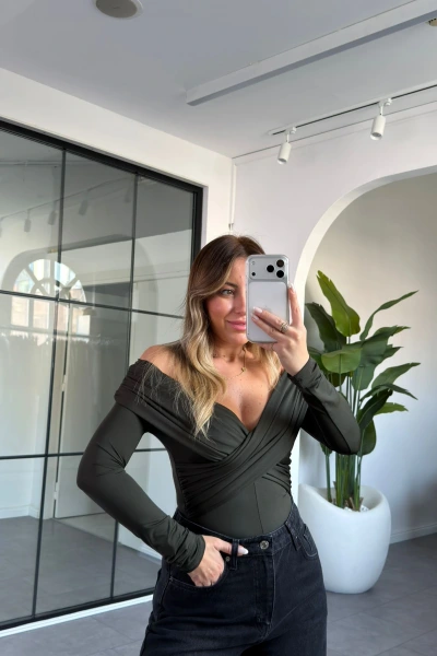 HAKİ DEKOLTE DETAY BODYSUİT