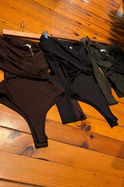 ACI KAHVE DEKOLTE DETAY BODYSUİT