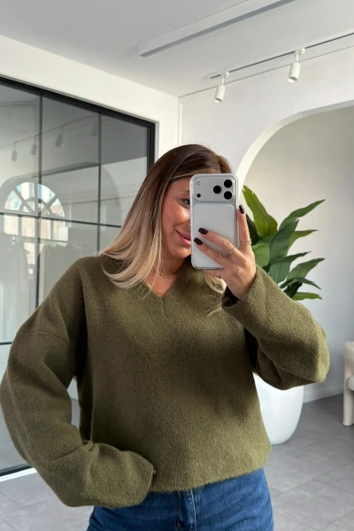 HAKİ DİLVİN V YAKA YUMUŞAK DOKULU KAZAK