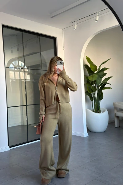 HAKİ KAPÜŞONLU PARMAK GEÇİRMELİ TRİKO TAKIM