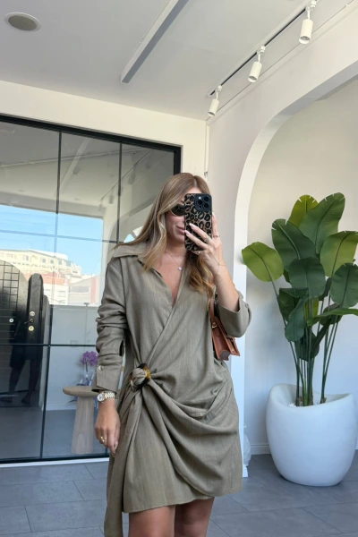 HAKİ KRUVAZE TOKA DETAY ELBİSE