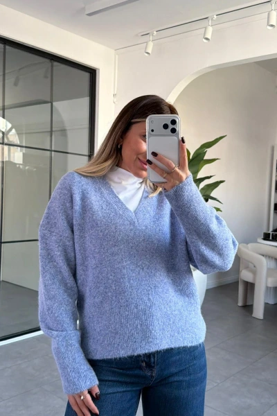 İNDİGO MELANJ DİLVİN V YAKA YUMUŞAK DOKULU KAZAK