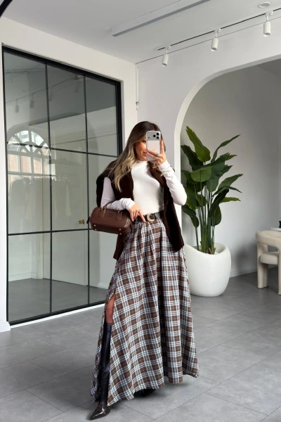 KAHVE AÇIK MAVİ YIRTMAÇ DETAY EKOSE ETEK