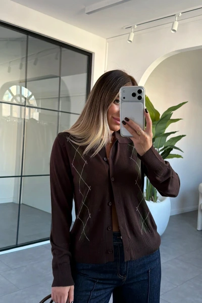 KAHVE BAKLAVA DESEN DETAYLI HIRKA