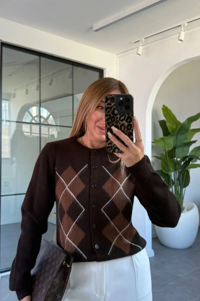 KAHVE BAKLAVA DESEN TRİKO HIRKA