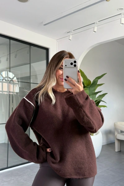 KAHVE ÇİZGİ DETAY YUMOŞ KAZAK