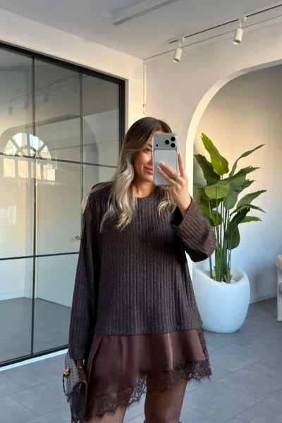 KAHVE DANTEL DETAY TRİKO BLUZ