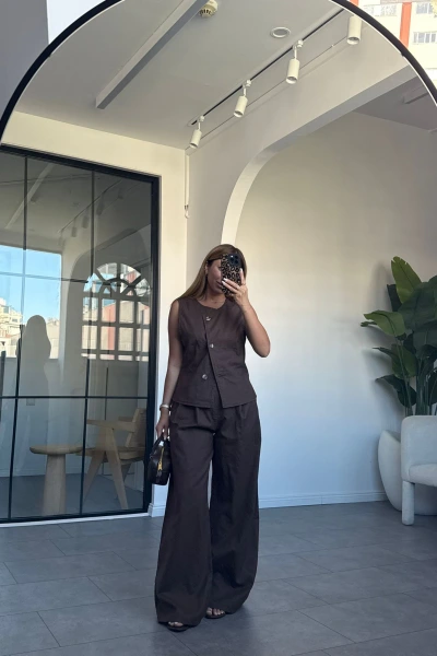 KAHVE DÜĞMELİ YELEKLİ KETEN PANTOLON TAKIM