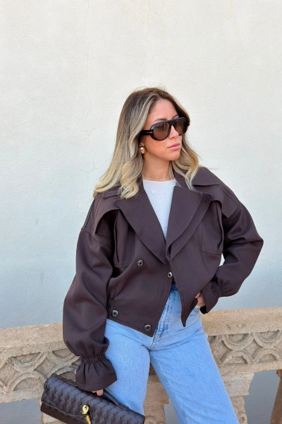 KAHVE KOLLARI VE BELİ LASTİKLİ GABARDİN CEKET