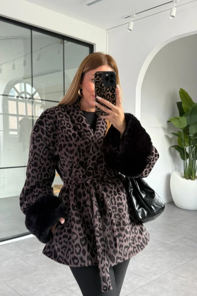 KAHVE LEOPAR DESEN KOLU KÜRKLÜ KABAN