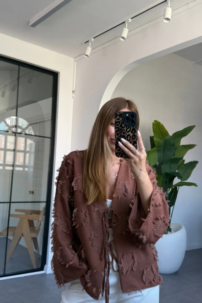 Kahve Püsküllü Bağlamalı Gömlek