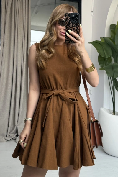 KAHVE VOLANLI KUŞAKLI KETEN ELBİSE