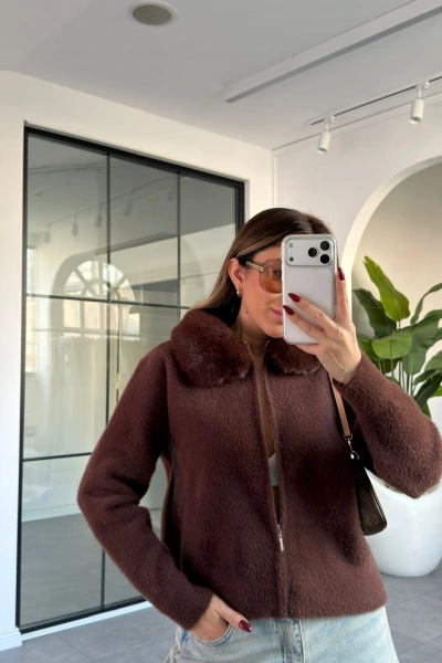 KAHVE YAKA KÜRK DETAY YUMUŞACIK HIRKA