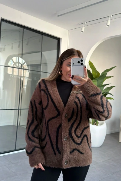 KAHVE ZEBRA DESEN YUMOŞ DOKULU HIRKA