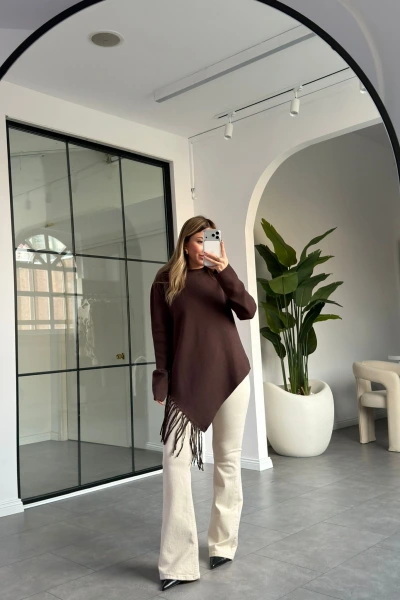 KAHVERENGİ ASİMETRİK KESİM PÜSKÜLLÜ ÇELİK TRİKO