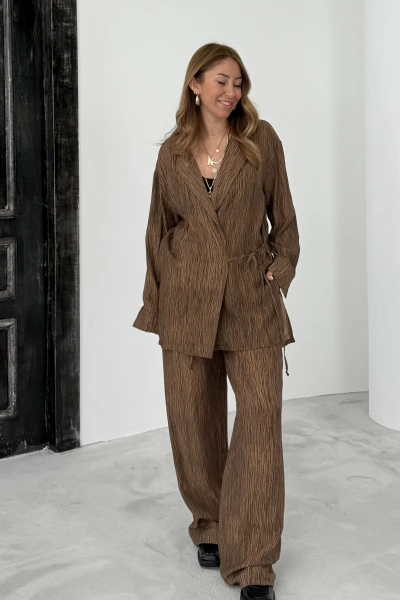 Kahverengi Baskılı Bağlama Detay Premium Takım