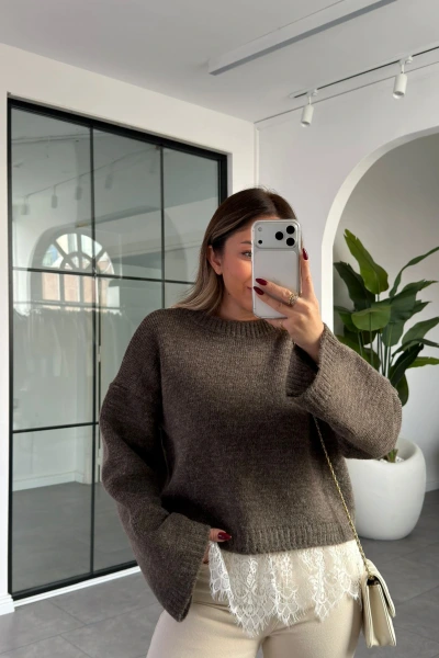 KAHVERENGİ DANTEL DETAY KAZAK