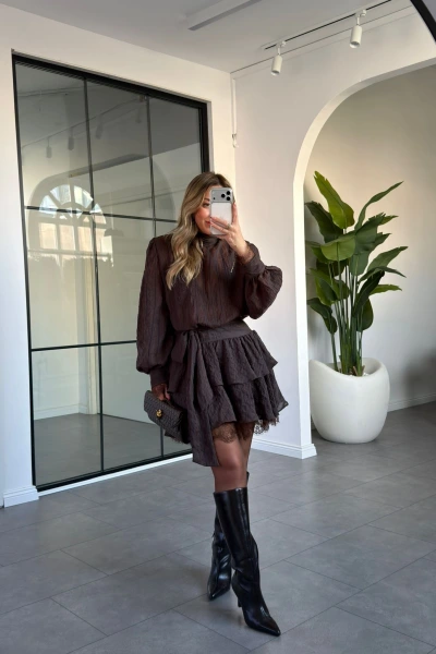 KAHVERENGİ DANTEL DETAY TASARIM ELBİSE