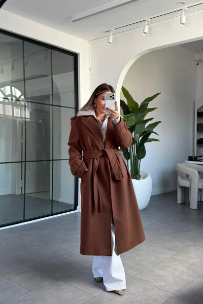 KAHVERENGİ DÖRT DÜĞMELİ KUŞAKLI KAŞE KABAN