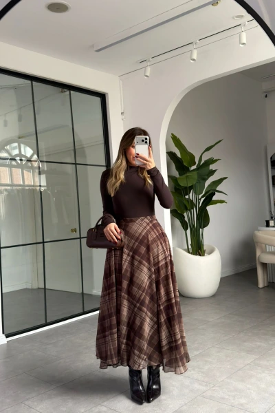 KAHVERENGİ EKOSE DESEN ŞİFON ETEK