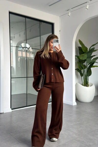 KAHVERENGİ FİTİLLİ TRİKO TAKIM