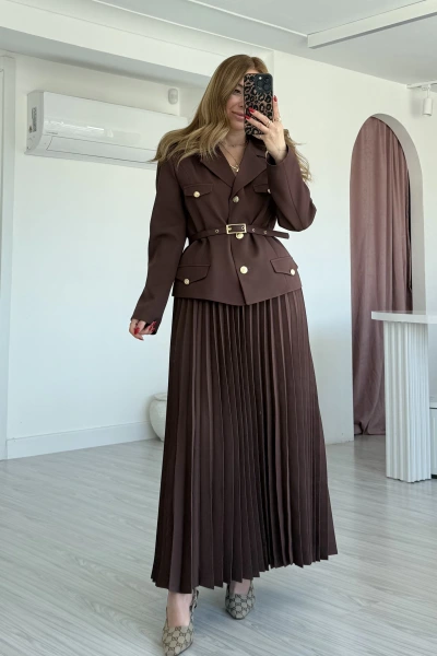 Kahverengi Gold Düğmeli Ceket Pileli Etek Takım