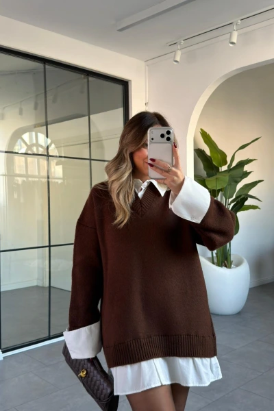 KAHVERENGİ GÖMLEK DETAY TRİKO ELBİSE