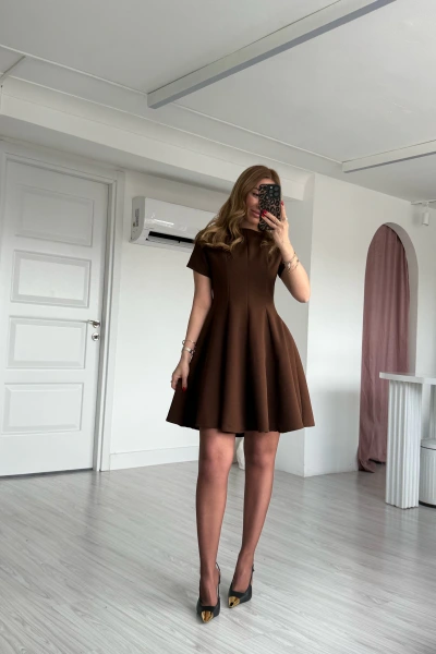 Kahverengi Kısa Kollu Godeli Elbise