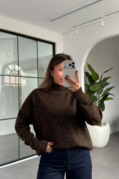 KAHVERENGİ PUL DETAY KAZAK