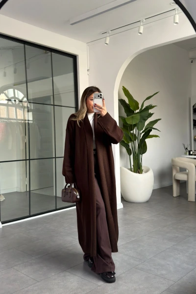 KAHVERENGİ ŞAL YAKA UZUN HIRKA