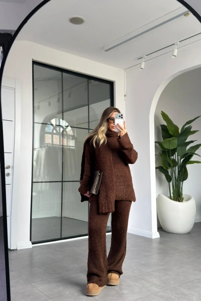 KAHVERENGİ ŞALLI YUMUŞACIK TRİKO TAKIM