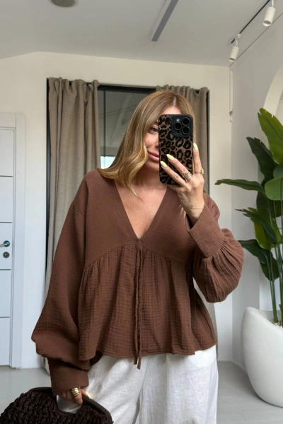 KAHVERENGİ V YAKA MÜSLİN BLUZ