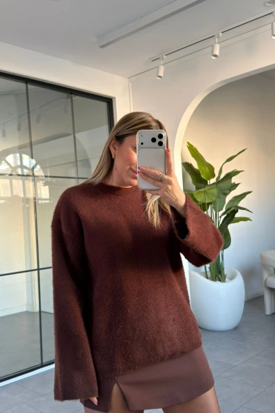 KAHVERENGİ YUMOŞ DOKULU KAŞMİR KAZAK