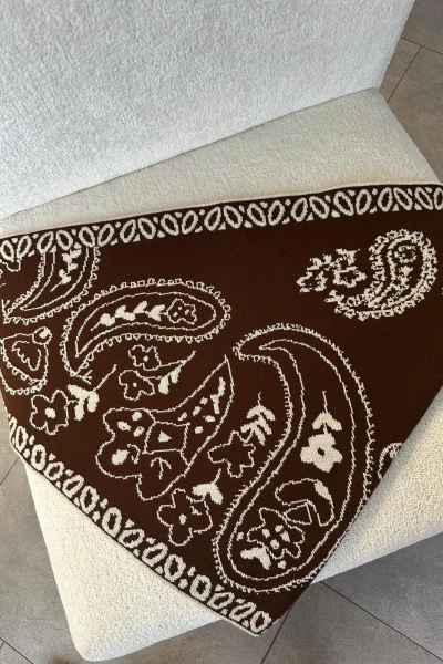 KAHVERENGİ YUMUŞAK DOKULU ÜÇGEN ŞAL