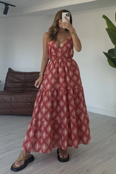 Kırmızı Desenli Sırt Detay Elbise