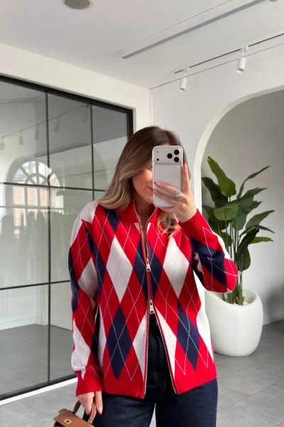 KIRMIZI BAKLAVA DESEN ÇİFT FERMUARLI HIRKA