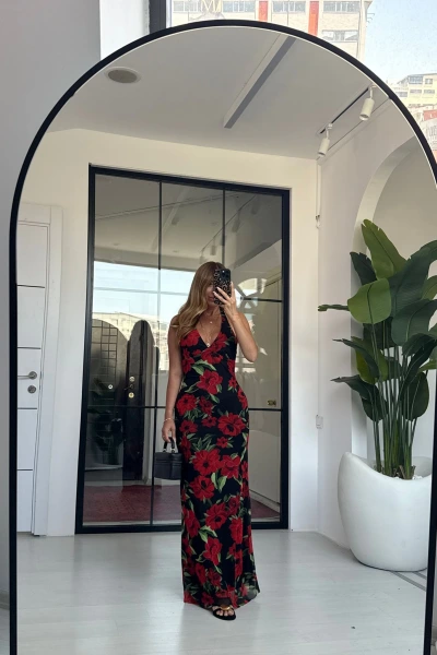 KIRMIZI ÇİÇEKLİ SIRT DETAY ELBİSE