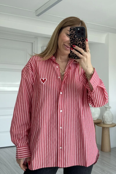 Kırmızı Çizgili Kalpli Gömlek