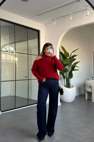 KIRMIZI OMUZ DETAYLI KAZAK