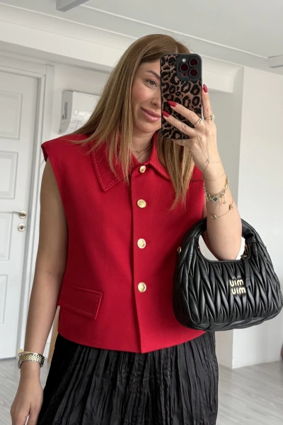 Kırmızı Vatkalı Dikiş Detaylı Yelek