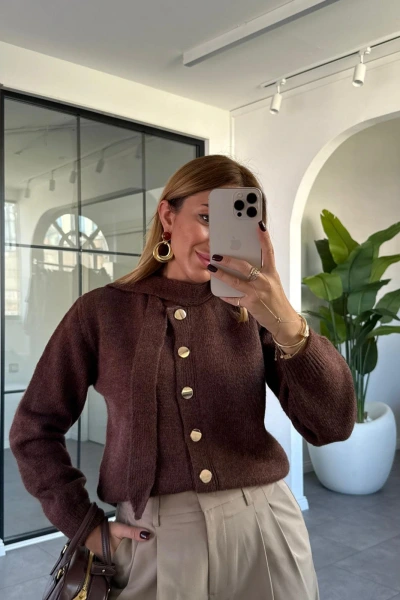 KOYU TARÇIN GOLD DÜĞMELİ FULARLI HIRKA