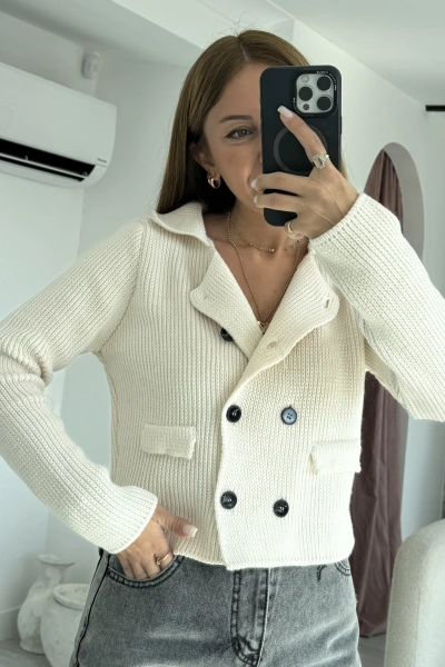 Krem Çift Düğmeli Süs Cep Hırka