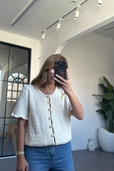 KREM GOLD DÜĞMELİ KISA KOL TRİKO HIRKA