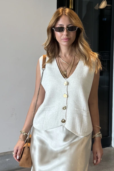 Krem Gold Düğmeli Merserize Yelek