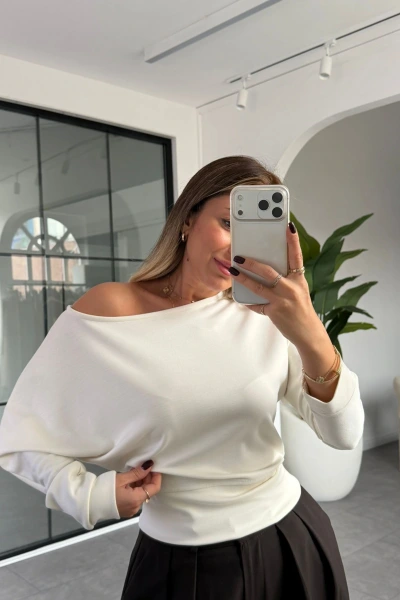 KREM OYSH MARKA YARASA KOL BLUZ