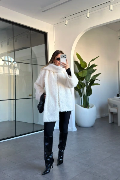 KREM ŞAL AKSESUARLI SAKALLI CEKET