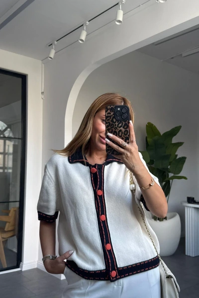 KREM TURUNCU DÜĞME DETAYLI KISA KOL HIRKA