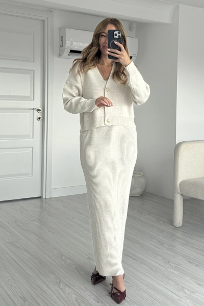 Krem V Yaka Triko Elbise Takım