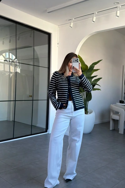 LACİVERT BEYAZ ÇİZGİLİ TRİKO HIRKA