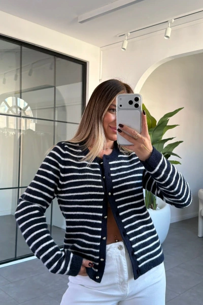 LACİVERT BEYAZ ÇİZGİLİ TRİKO HIRKA